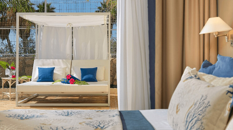 1 Bedroom Deluxe Suite Golf Views With Balinese Bed